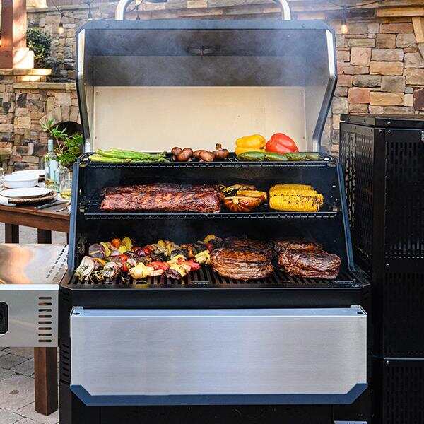 Masterbuilt Gravity Series® 1050 Digital Charcoal Grill + Smoker MB20041320
