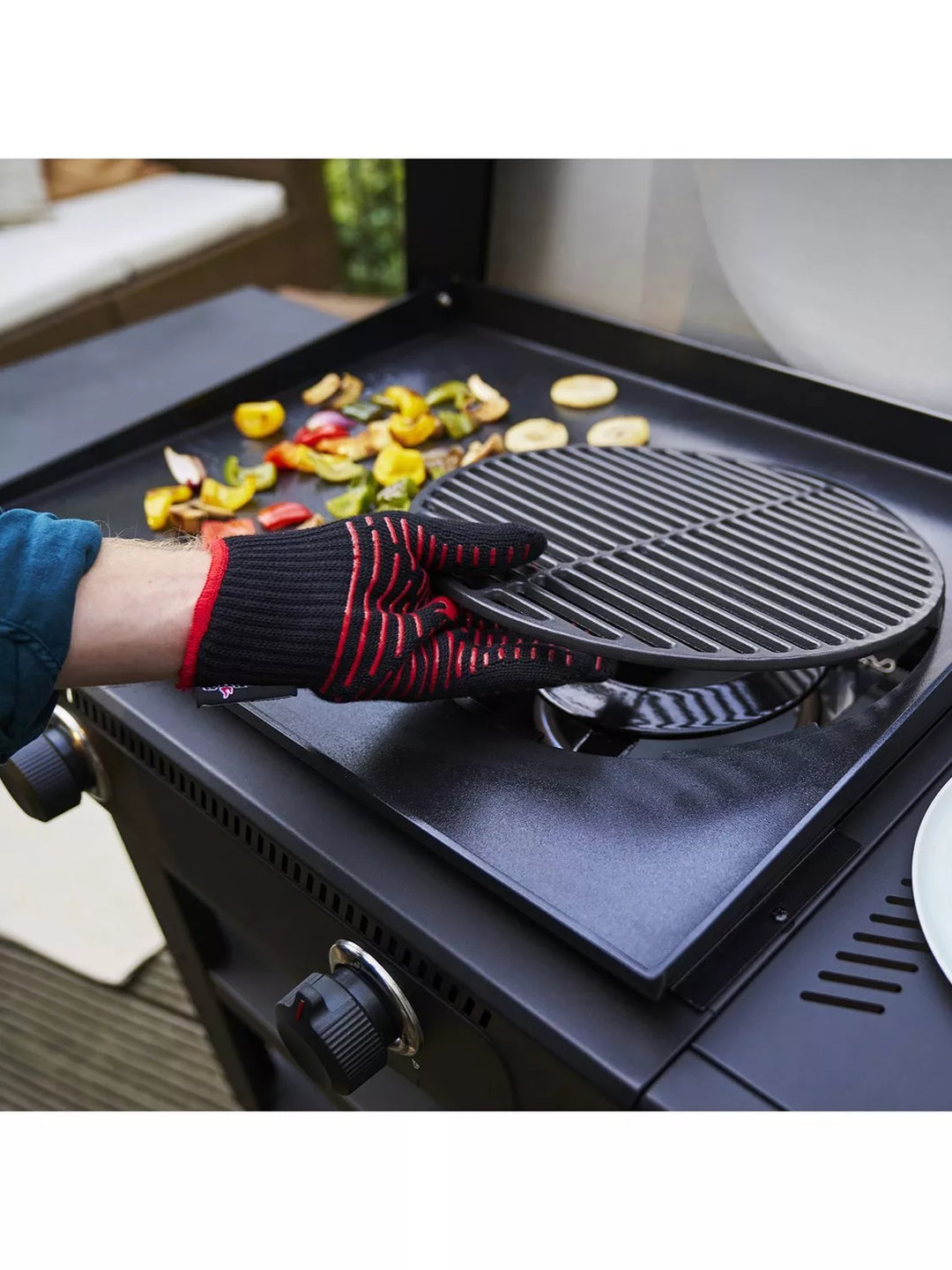 Char-Broil Versa-Tile 2-Burner Gas BBQ with Griddle & Pizza Oven