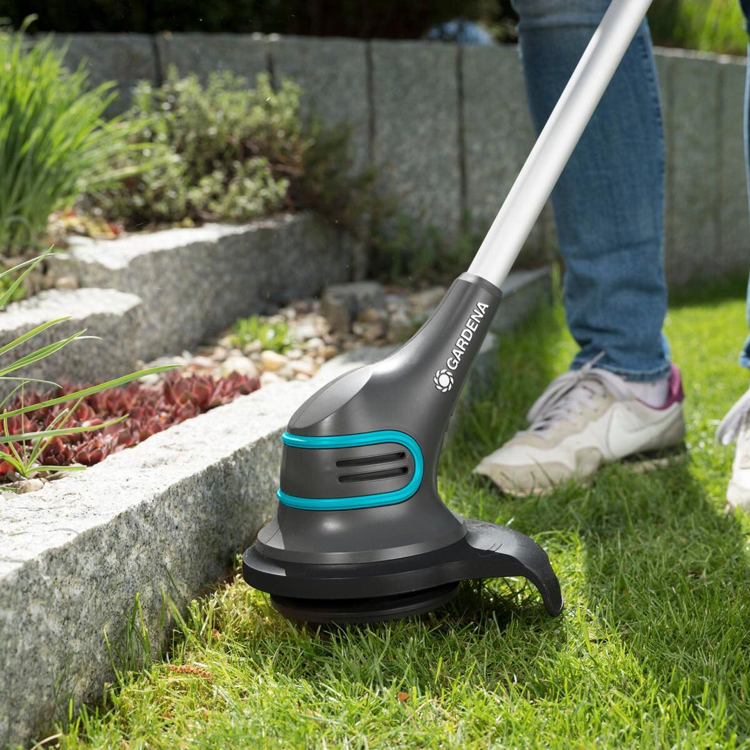 Gardena SmallCut Li-23R Grass Strimmer with Integrated 14.4V (2Ah) Li-ion Battery