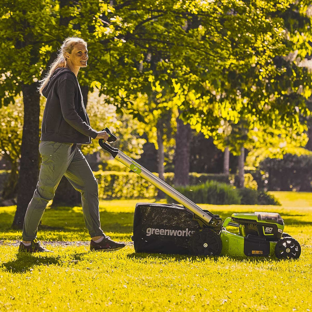 Greenworks 60V (4Ah) 51cm Self-Propelled Cordless Battery Lawnmower with 2 x 4Ah Batteries and 60V Charger
