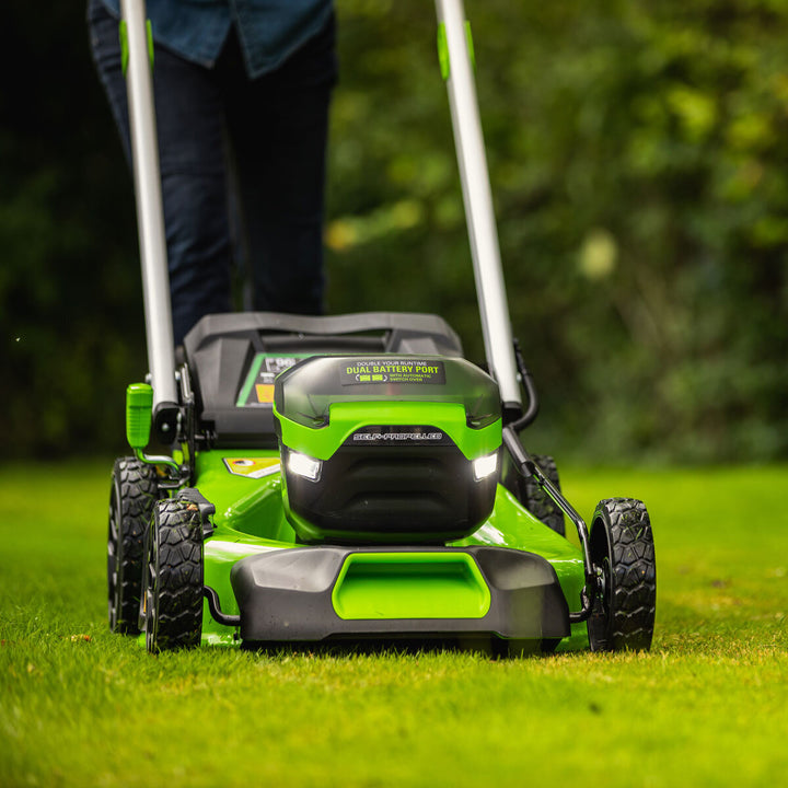 Greenworks 60V (4Ah) 46cm Self-Propelled Cordless Battery Lawnmower with 1 x 4Ah Battery and 60V Charger