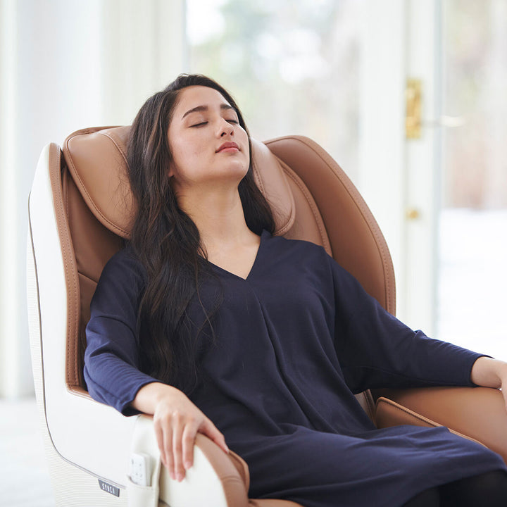 SYNCA CirC+ Massage Chair in Beige