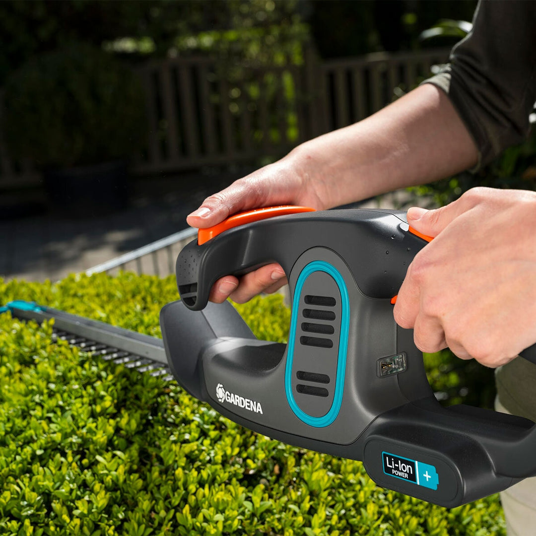 Gardena EasyCut Hedge Trimmer with Integrated 14.4V (2Ah) Li-ion Battery + Charger