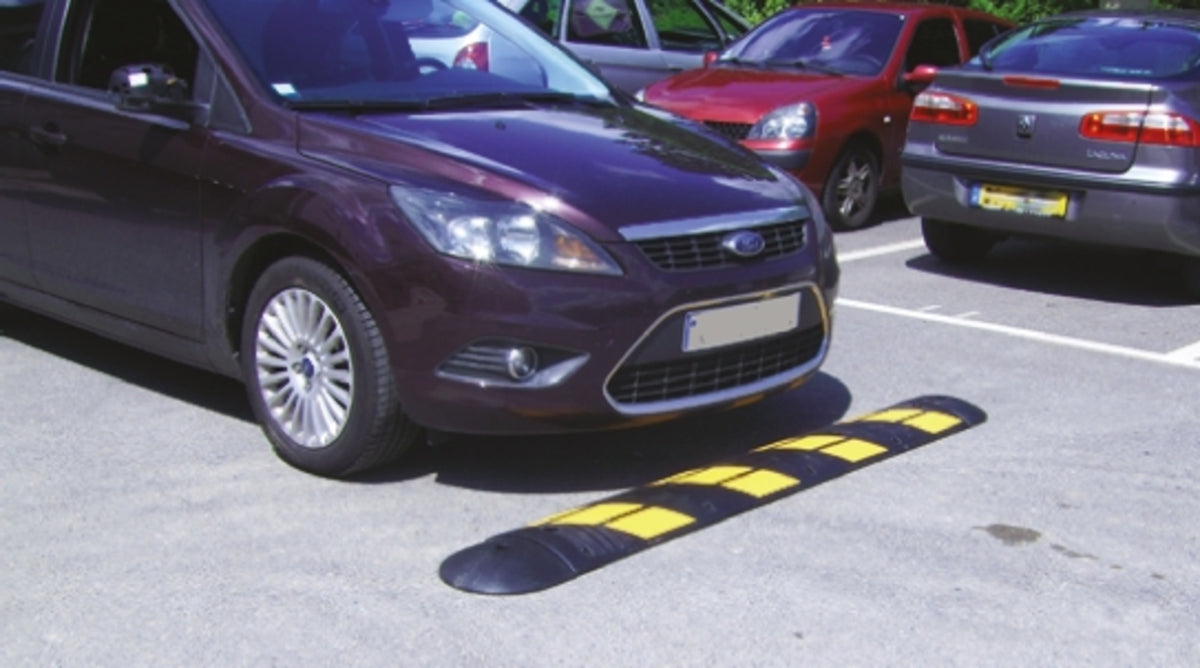 TieDex UK High Visibility Rubber Speed Bump 1.83 m x 300mm x 55 mm 30 km/h Speed Limit