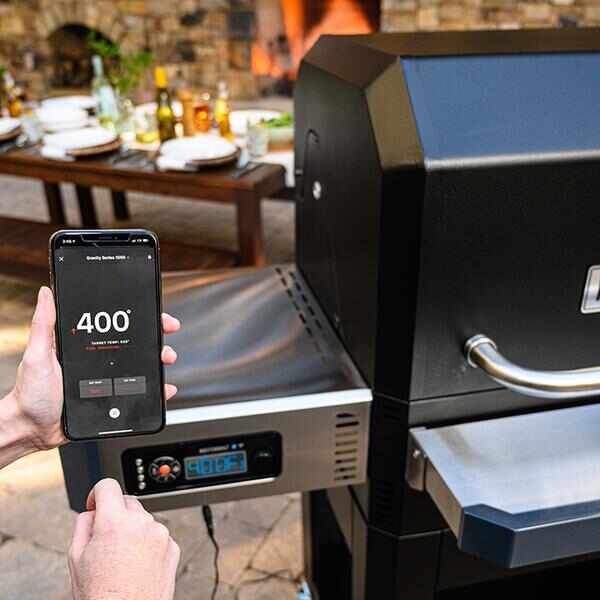 Masterbuilt Gravity Series® 1050 Digital Charcoal Grill + Smoker MB20041320